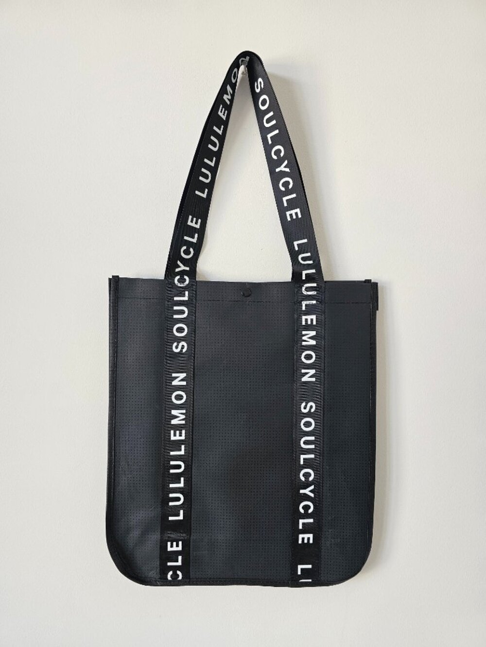 New LULULEMON Black SOULCYCLE Reflective Reusable Shopping Gym Bag Large Rare